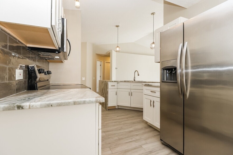 Building Photo - 10329 Midstate Ave