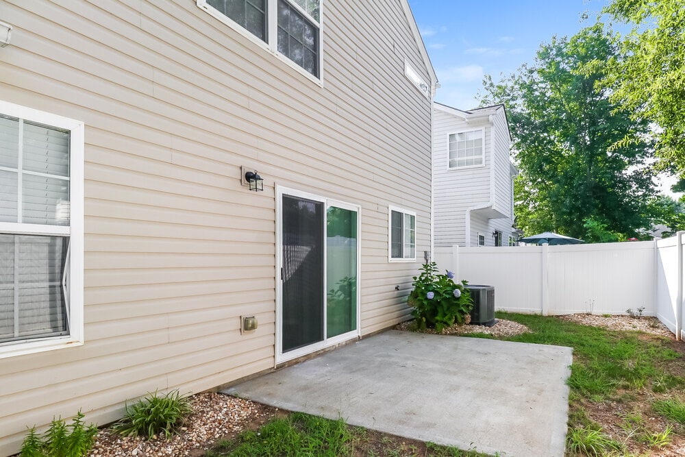 Building Photo - 203 Swanee Ln