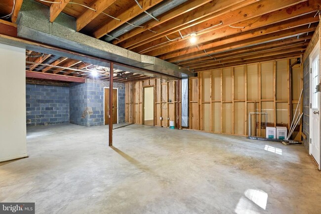 Building Photo - 2710 Hidden Valley Rd