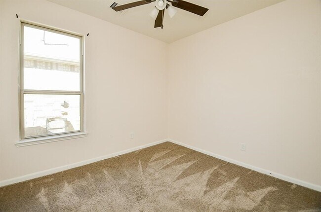 Building Photo - 25410 Champion Ridge Ct
