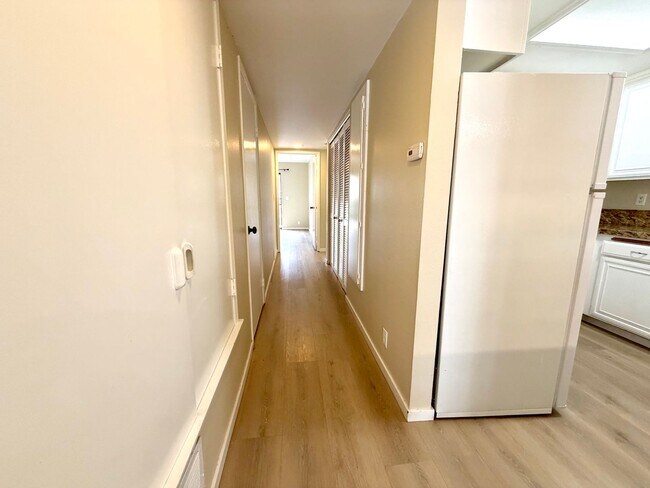 Building Photo - 1157 Via Montoya