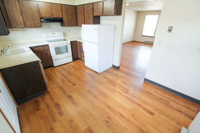 Building Photo - 723 E Broad Ave