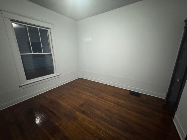 Building Photo - 102 Kentucky-