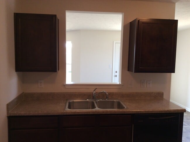 Building Photo - Columbus IN - 3 br with loft