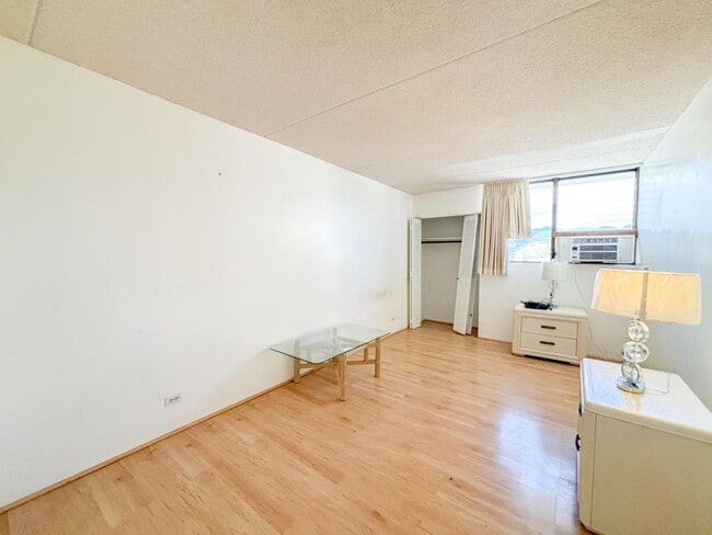 Building Photo - 2240 Kuhio Ave.