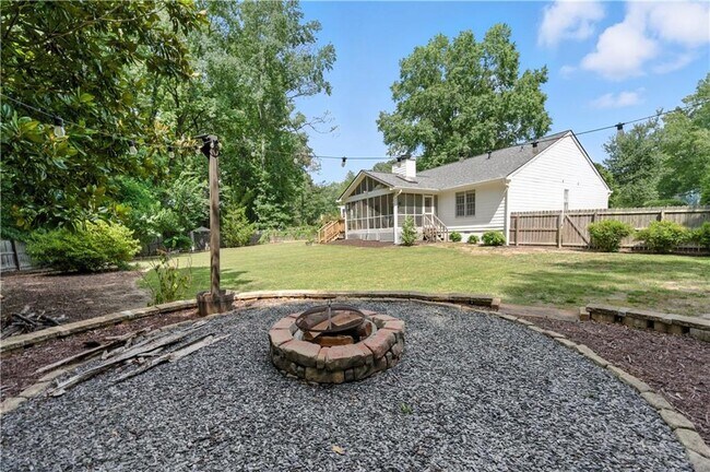 Building Photo - 1091 Colony Dr