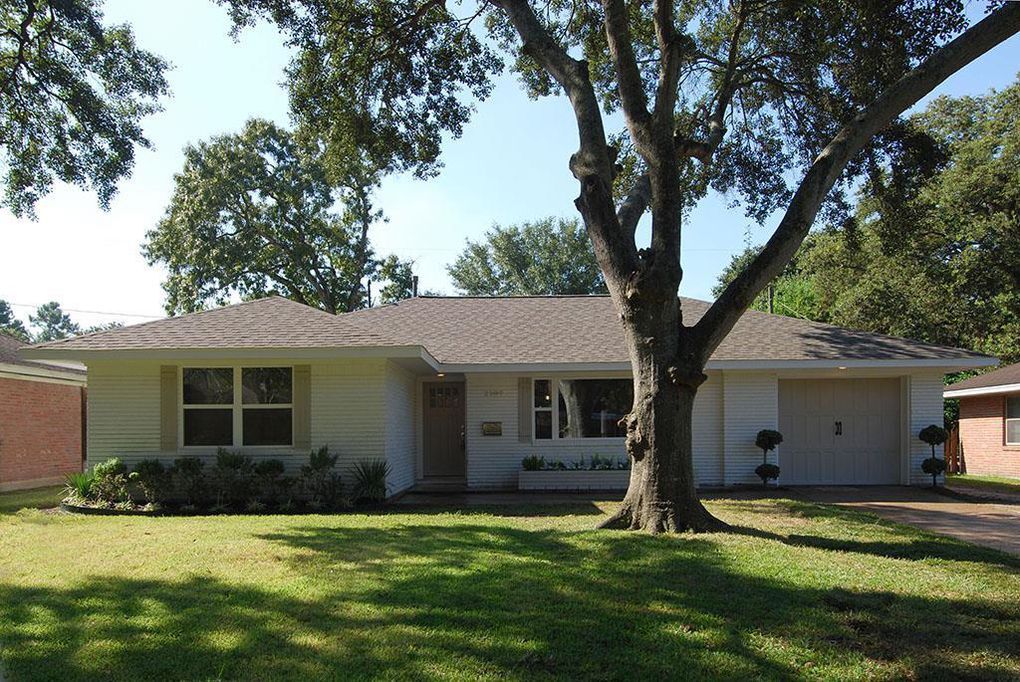 Building Photo - 2107 Hewitt Dr