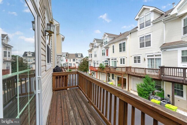 Building Photo - 932 Harrison Cir