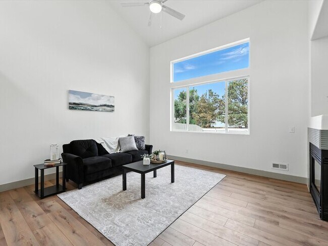 Building Photo - 4304 Gunbarrel Dr