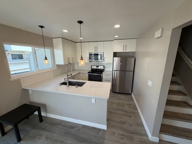 Building Photo - Spacious 2-Bedroom Townhouse with Private Patio