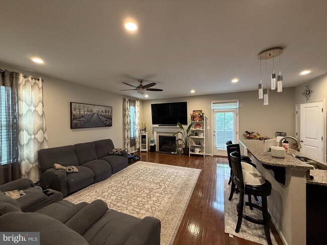 Building Photo - 42218 Castle Ridge Square