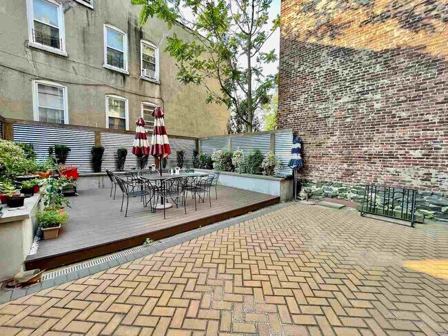 Building Photo - 388 Baldwin Ave