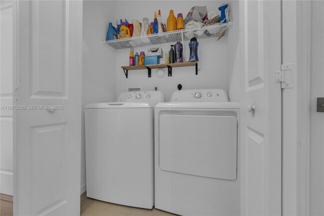 Building Photo - 3529 NW 29th Pl