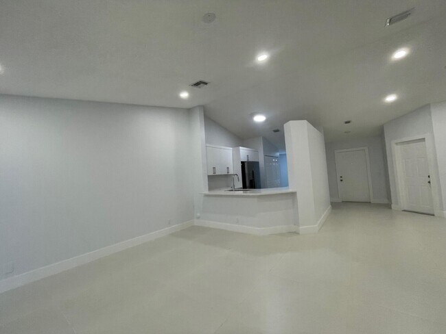 Building Photo - 1630 Zenith Way