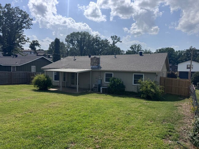 Building Photo - 1115 Briar Creek Rd