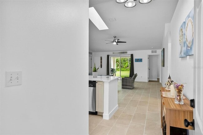 Building Photo - 64 Radcliffe Dr