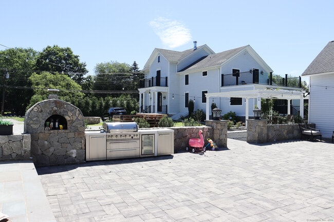 Building Photo - 374 Grassy Hill Rd