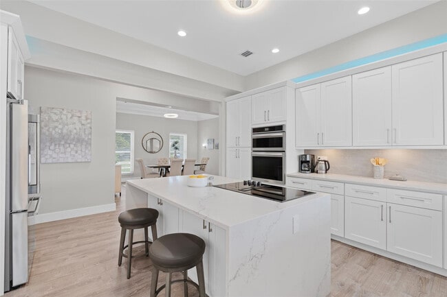 Building Photo - 9010 Gardens Glen Cir