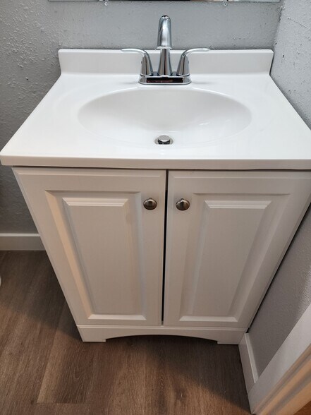 Building Photo - 819 E 2nd St