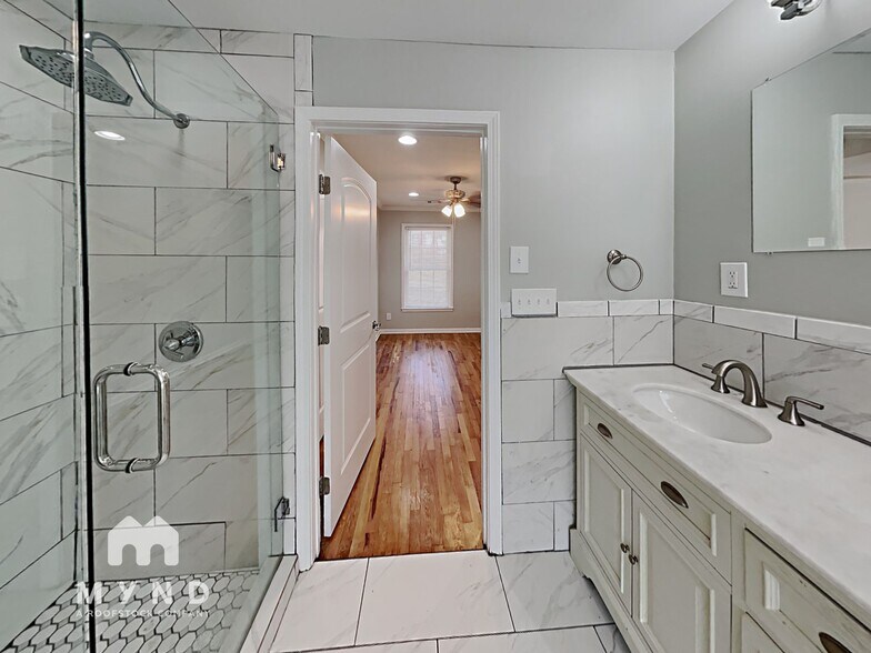 Building Photo - 3206 Amhurst Dr NW