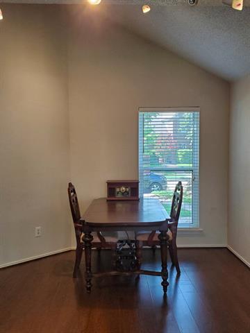 Building Photo - 1704 Quail Run Dr