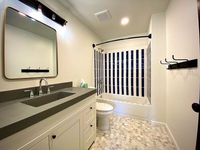 Building Photo - 1715 S 12th St