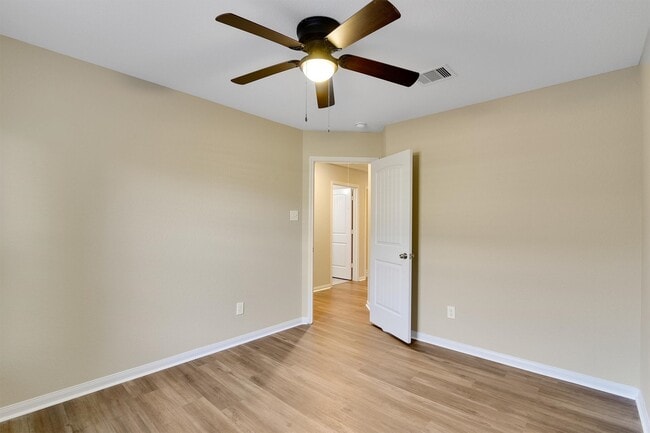 Building Photo - 5540 S Buffalo Cir