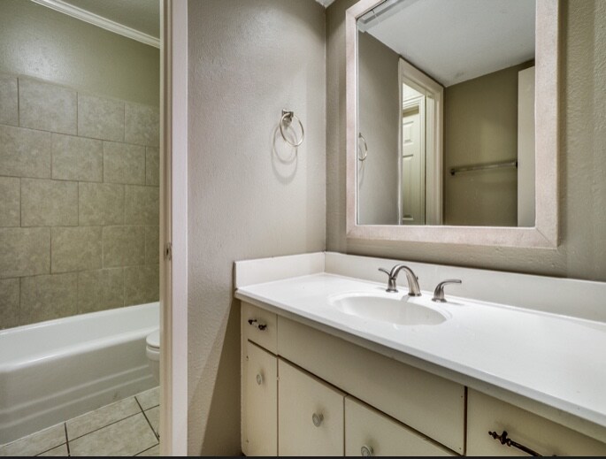 Building Photo - 11227 Drummond Dr