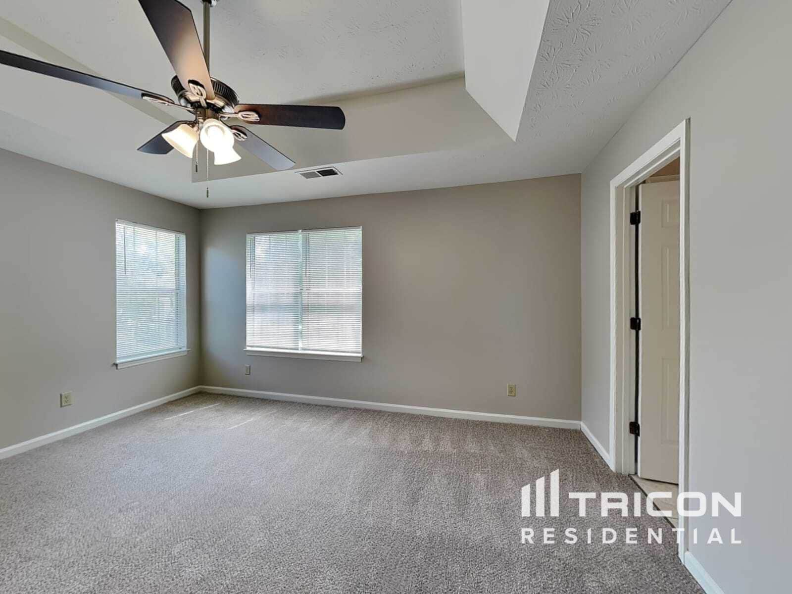 Building Photo - 2711 Woodside Dr