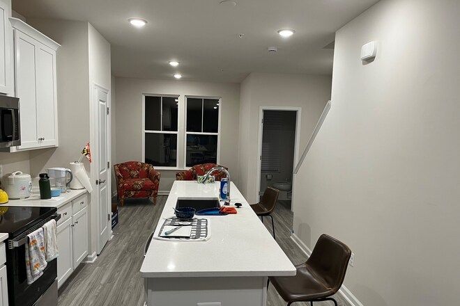 Building Photo - 3427 Carnaby St