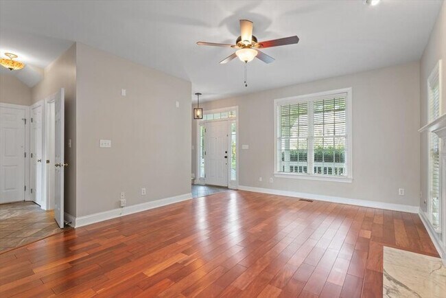 Building Photo - Spacious 4 Bedroom Raleigh Home - Fenced i...