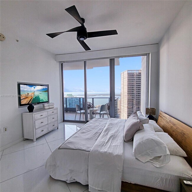 Building Photo - 200 Biscayne Blvd Way