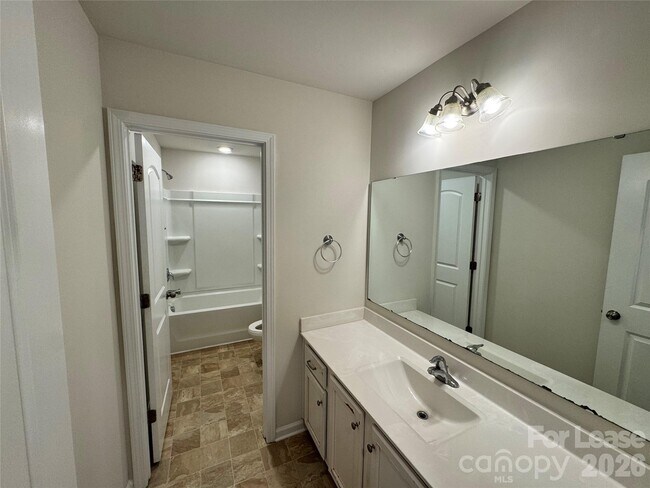 Building Photo - 1007 Maylen Trce