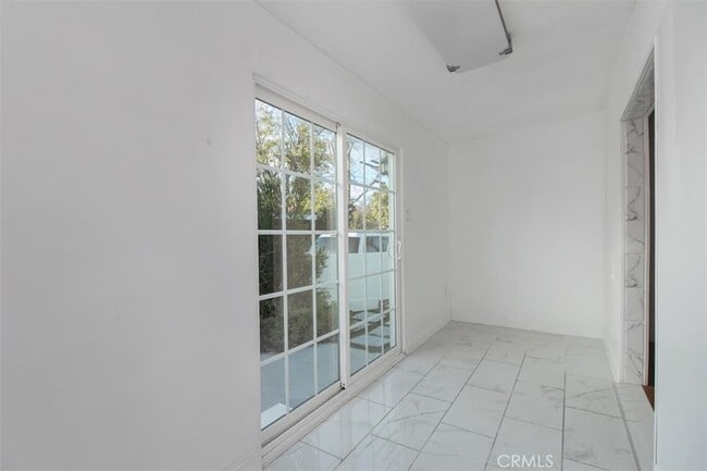 Building Photo - 6059 Vantage Ave