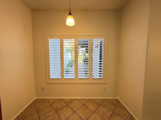 Building Photo - Beautiful 2Bd/2.5Ba Townhome in Rancho Santa Margarita w/2 Car Garage!