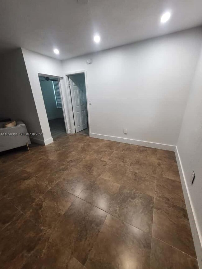 Building Photo - 1236 N Hiatus Rd