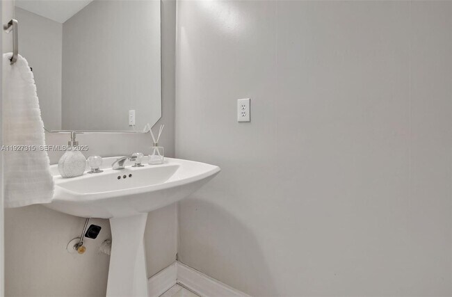 Building Photo - 2922 Medinah