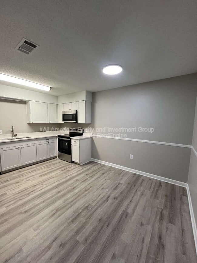 Building Photo - 36 5th Ave