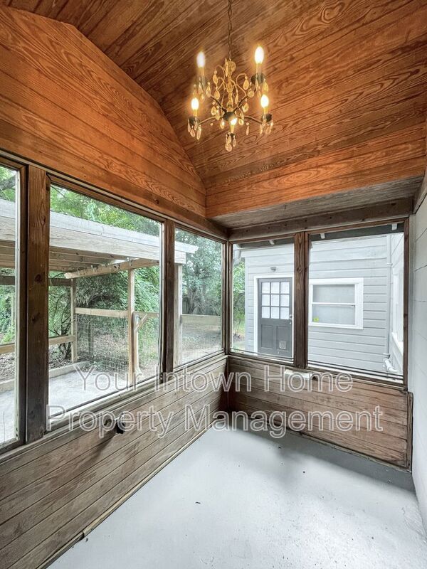 Building Photo - 1080 Benteen Ave SE