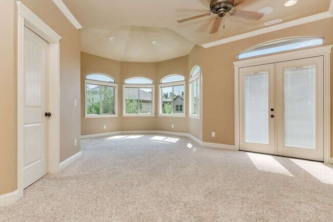 Building Photo - 1019 Opus St E