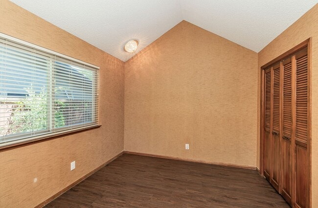 Building Photo - Stunning Woodward Park, Northeast Fresno, ...