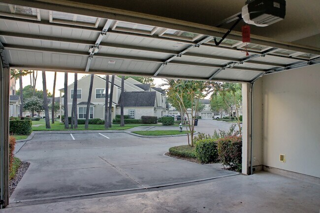 Building Photo - 13600 Breton Ridge St