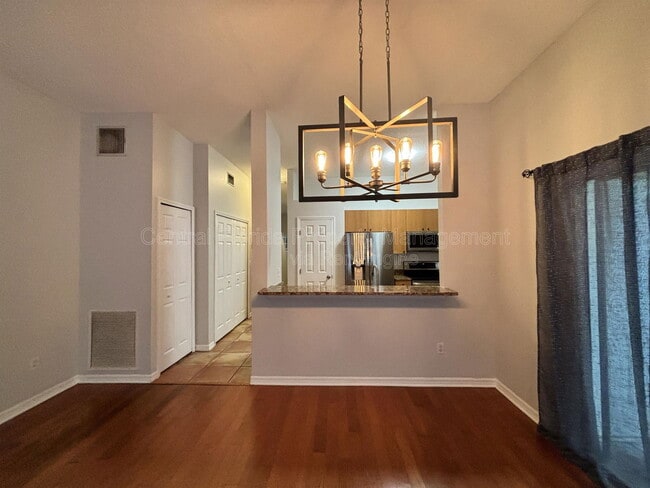 Building Photo - 1625 Park Lake St