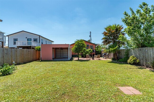 Building Photo - 2216 Grover Ave