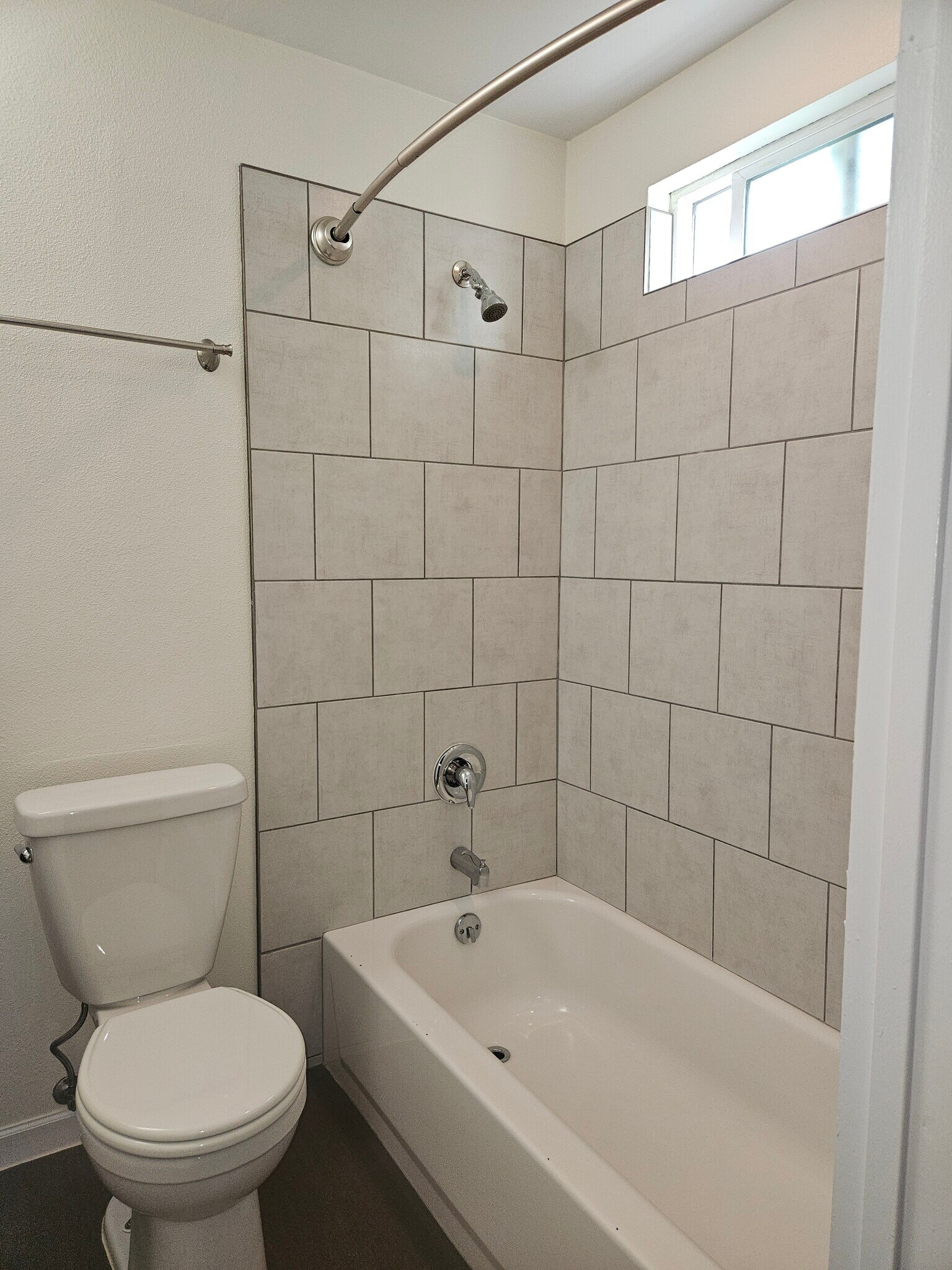 Ensuite bathroom - 1427 27th Ave