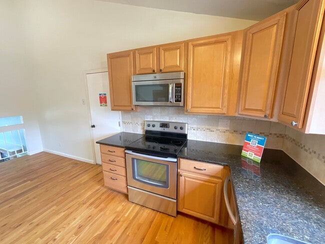 Building Photo - 3 Bedroom Home Available Near Briargate Bl...