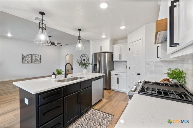 Building Photo - 6019 Catania Rd