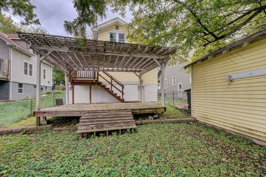 Building Photo - 816 N 43rd St