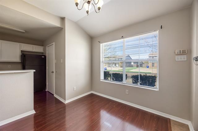 Building Photo - 303 Kings Way Dr