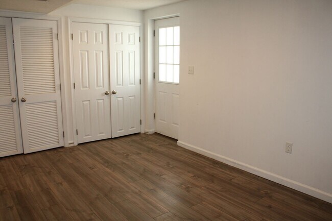 Building Photo - 1236 Ledge Dr